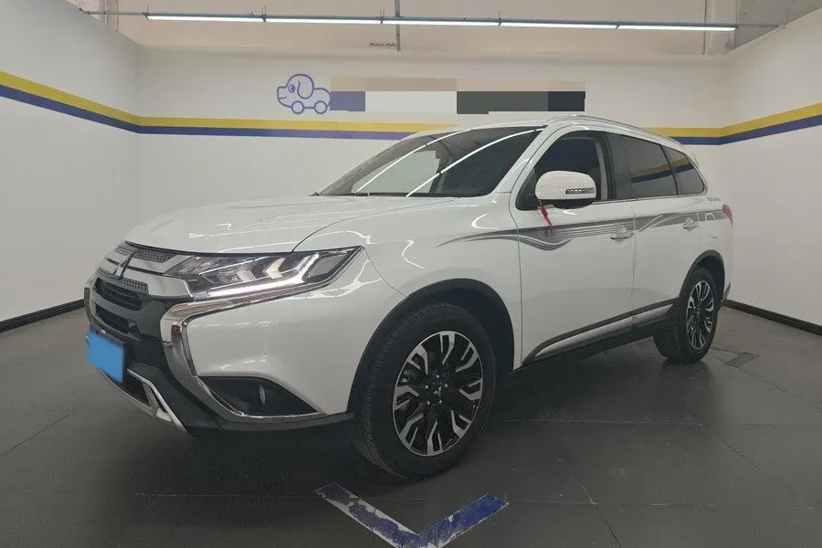 2021 Mitsubishi Outlander 2.4L 192HP L4 CVT,autocango,china used car exporter,china ev exporter,chinese used car exporter,chinese used ev exporter