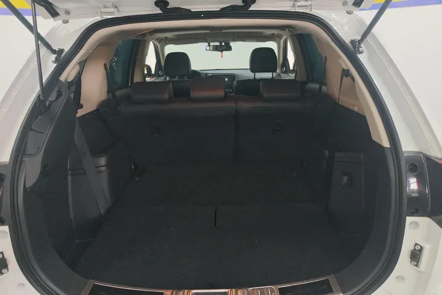 2021 Mitsubishi Outlander 2.4L 192HP L4 CVT,autocango,china used car exporter,china ev exporter,chinese used car exporter,chinese used ev exporter