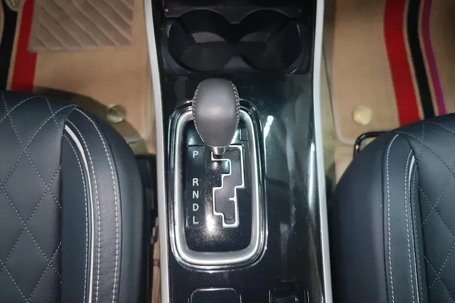 2021 Mitsubishi Outlander 2.4L 192HP L4 CVT,autocango,china used car exporter,china ev exporter,chinese used car exporter,chinese used ev exporter