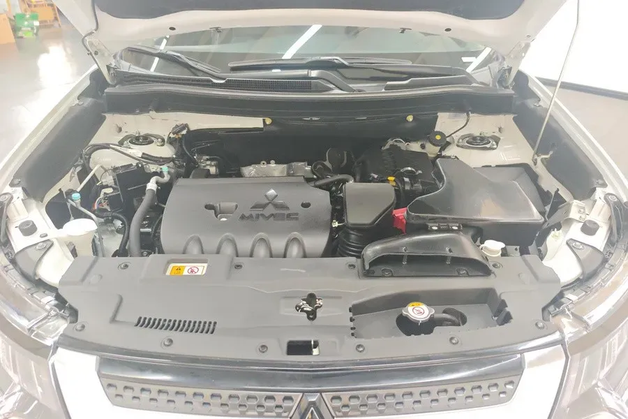 2021 Mitsubishi Outlander 2.4L 192HP L4 CVT,autocango,china used car exporter,china ev exporter,chinese used car exporter,chinese used ev exporter