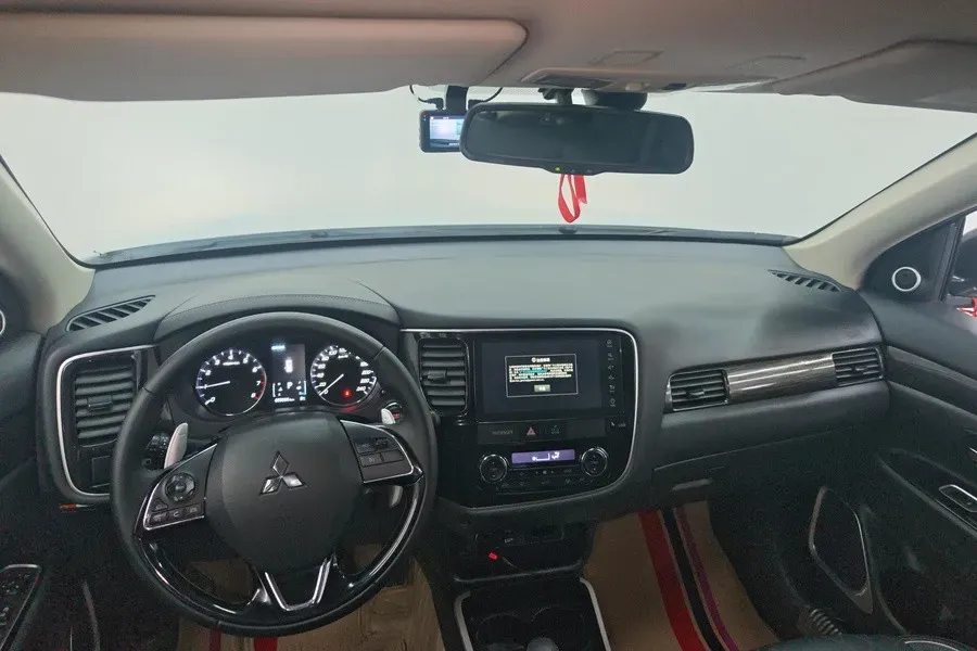 2021 Mitsubishi Outlander 2.4L 192HP L4 CVT,autocango,china used car exporter,china ev exporter,chinese used car exporter,chinese used ev exporter