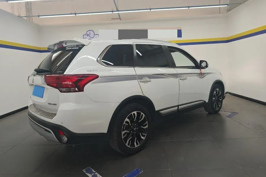 2021 Mitsubishi Outlander 2.4L 192HP L4 CVT,autocango,china used car exporter,china ev exporter,chinese used car exporter,chinese used ev exporter