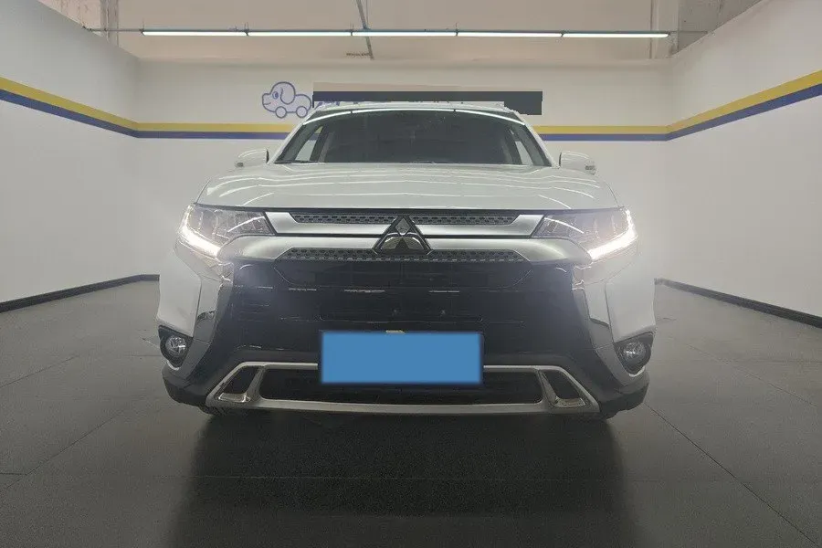 2021 Mitsubishi Outlander 2.4L 192HP L4 CVT,autocango,china used car exporter,china ev exporter,chinese used car exporter,chinese used ev exporter