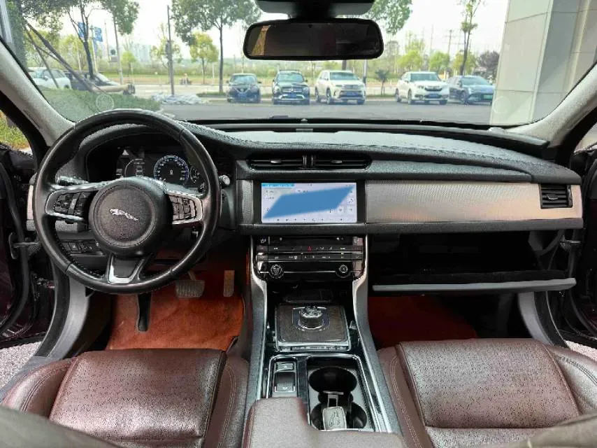 2018 Jaguar XF 2.0T 250HP L4 8AT,autocango,china used car exporter,china ev exporter,chinese used car exporter,chinese used ev exporter