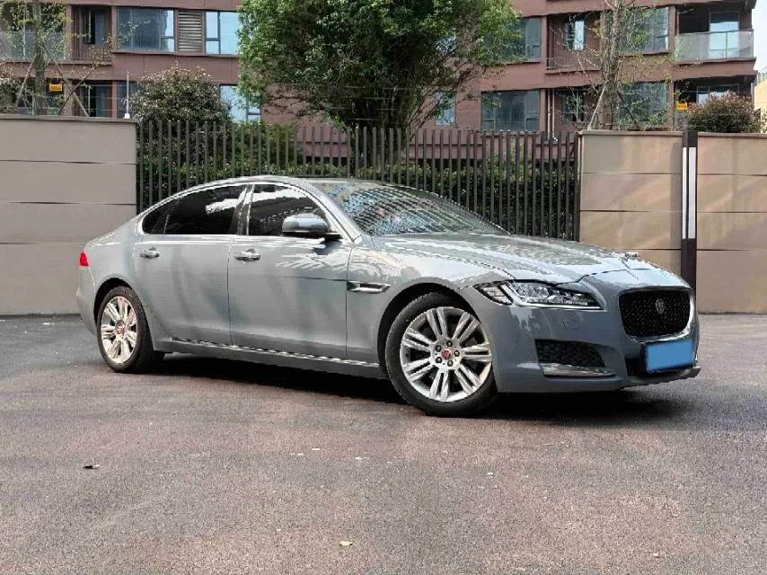2018 Jaguar XF 2.0T 250HP L4 8AT,autocango,china used car exporter,china ev exporter,chinese used car exporter,chinese used ev exporter