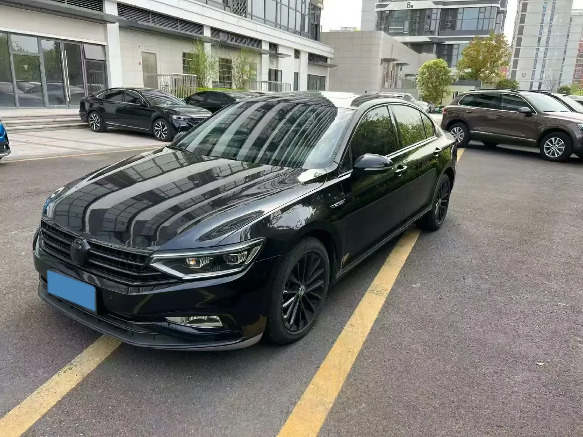 2020 Volkswagen Magotan 2.0T 186HP L4 7DCT,autocango,china used car exporter,china ev exporter,chinese used car exporter,chinese used ev exporter