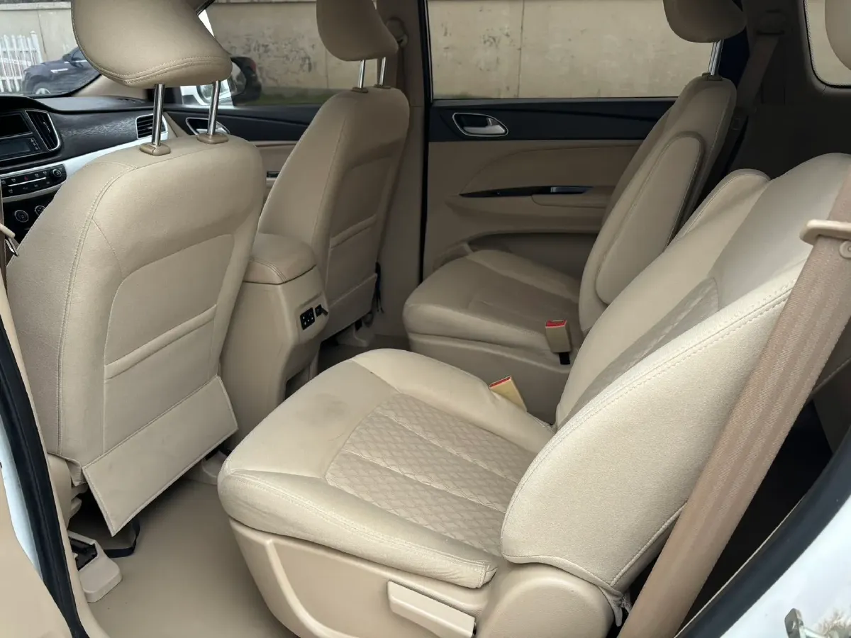 2016 BaoJun 730 1.5L 112HP L4 5MT,autocango,china used car exporter,china ev exporter,chinese used car exporter,chinese used ev exporter