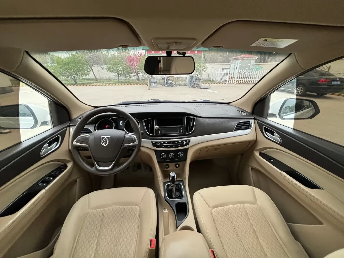 2016 BaoJun 730 1.5L 112HP L4 5MT,autocango,china used car exporter,china ev exporter,chinese used car exporter,chinese used ev exporter