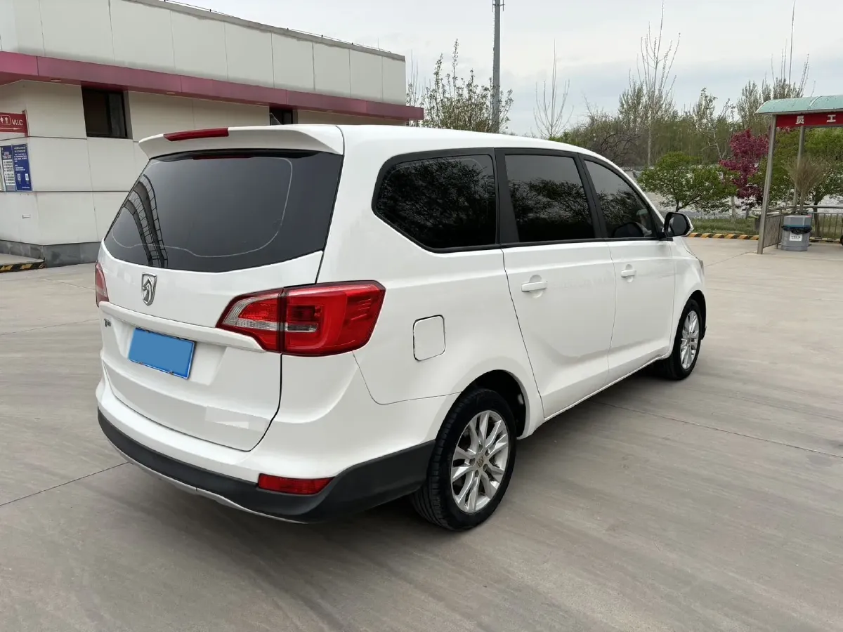 2016 BaoJun 730 1.5L 112HP L4 5MT,autocango,china used car exporter,china ev exporter,chinese used car exporter,chinese used ev exporter