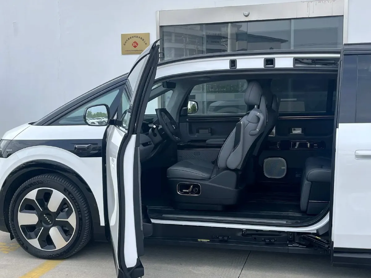 2025 Zeekr MIX BEV 76KWH,autocango,china used car exporter,china ev exporter,chinese used car exporter,chinese used ev exporter