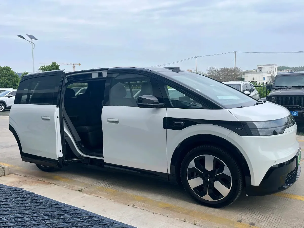 2025 Zeekr MIX BEV 76KWH,autocango,china used car exporter,china ev exporter,chinese used car exporter,chinese used ev exporter