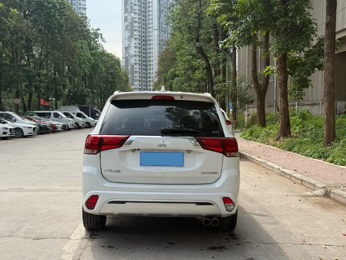 2021 Mitsubishi Outlander 2.4L 192HP L4 CVT,autocango,china used car exporter,china ev exporter,chinese used car exporter,chinese used ev exporter
