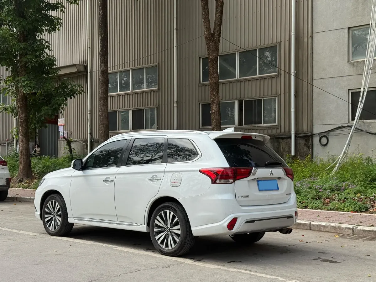 2021 Mitsubishi Outlander 2.4L 192HP L4 CVT,autocango,china used car exporter,china ev exporter,chinese used car exporter,chinese used ev exporter