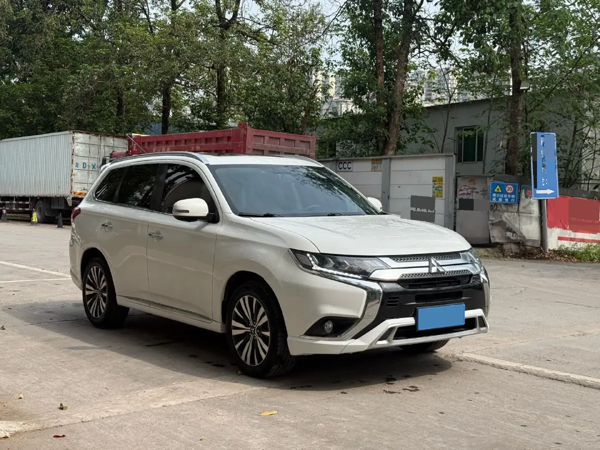 2021 Mitsubishi Outlander 2.4L 192HP L4 CVT,autocango,china used car exporter,china ev exporter,chinese used car exporter,chinese used ev exporter