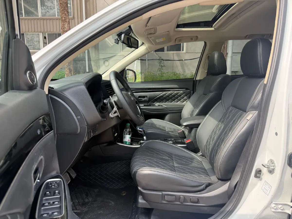 2021 Mitsubishi Outlander 2.4L 192HP L4 CVT,autocango,china used car exporter,china ev exporter,chinese used car exporter,chinese used ev exporter