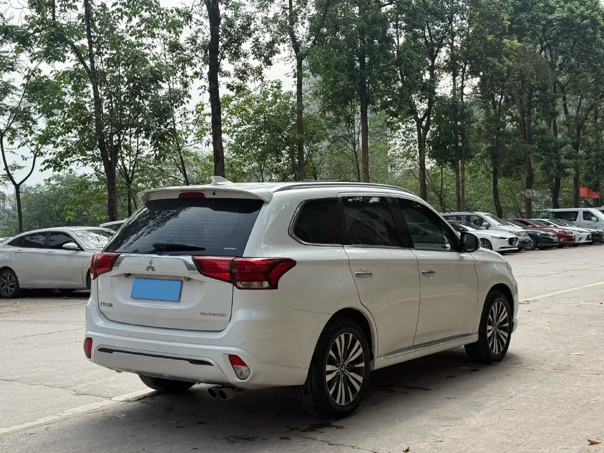 2021 Mitsubishi Outlander 2.4L 192HP L4 CVT,autocango,china used car exporter,china ev exporter,chinese used car exporter,chinese used ev exporter