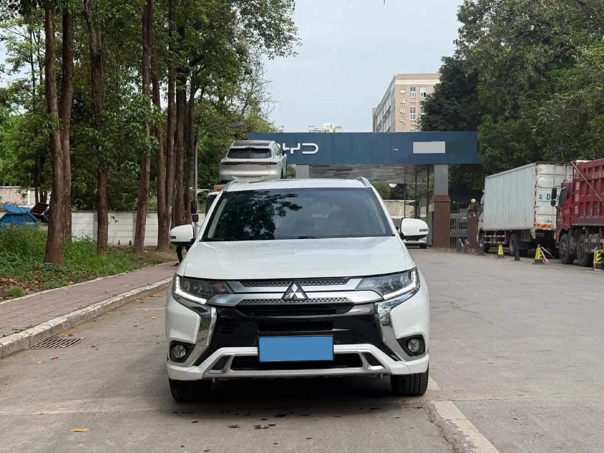 2021 Mitsubishi Outlander 2.4L 192HP L4 CVT,autocango,china used car exporter,china ev exporter,chinese used car exporter,chinese used ev exporter