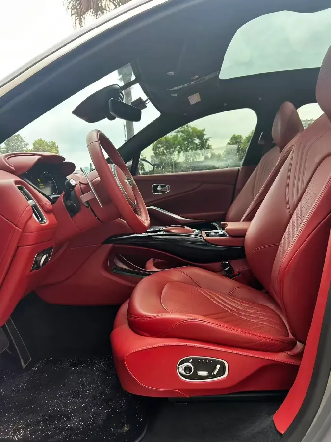 2023 Aston Martin DBX 3.0T 435HP L6 9AT,autocango,china used car exporter,china ev exporter,chinese used car exporter,chinese used ev exporter