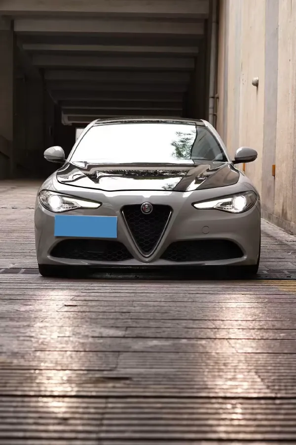 2018 Alfa Romeo Giulia 2.0T 200HP L4 8AT,autocango,china used car exporter,china ev exporter,chinese used car exporter,chinese used ev exporter