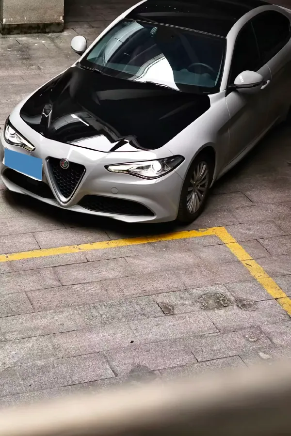 2018 Alfa Romeo Giulia 2.0T 200HP L4 8AT,autocango,china used car exporter,china ev exporter,chinese used car exporter,chinese used ev exporter
