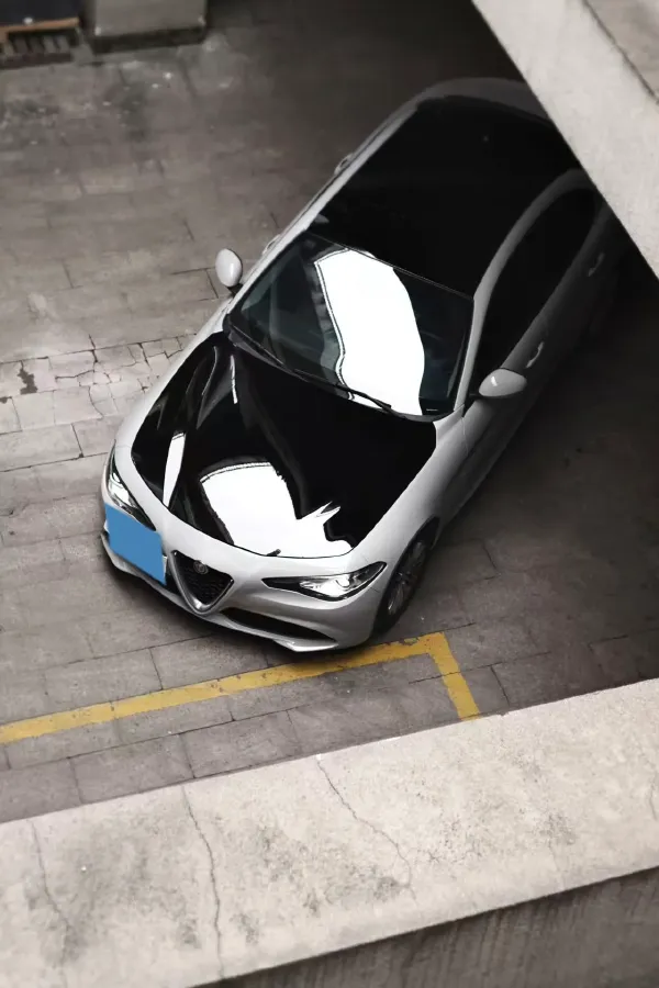 2018 Alfa Romeo Giulia 2.0T 200HP L4 8AT,autocango,china used car exporter,china ev exporter,chinese used car exporter,chinese used ev exporter