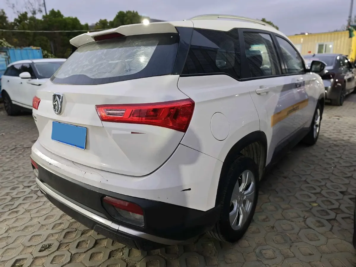 2020 BaoJun 530 1.5T 147HP L4 6MT,autocango,china used car exporter,china ev exporter,chinese used car exporter,chinese used ev exporter
