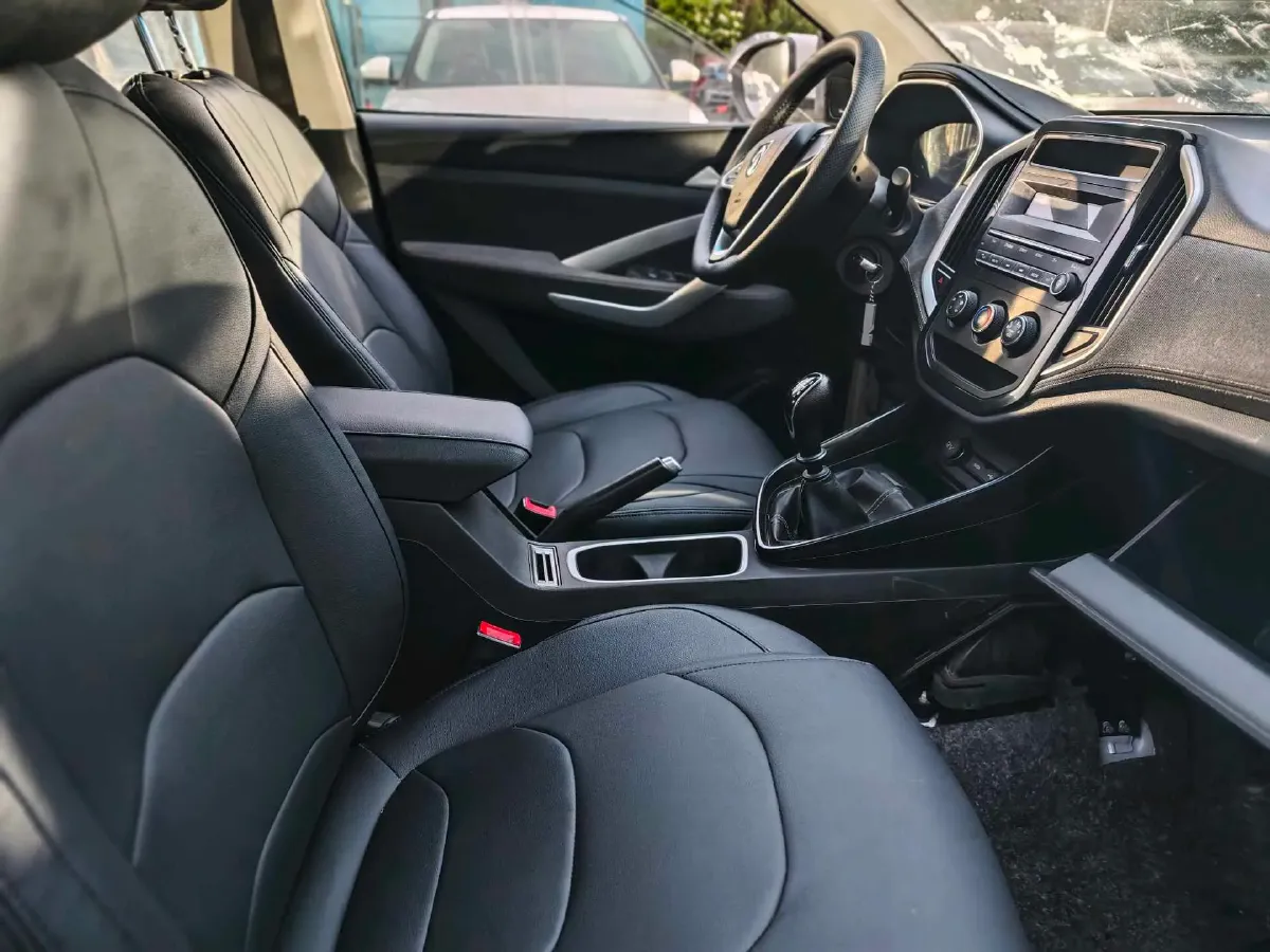 2020 BaoJun 530 1.5T 147HP L4 6MT,autocango,china used car exporter,china ev exporter,chinese used car exporter,chinese used ev exporter