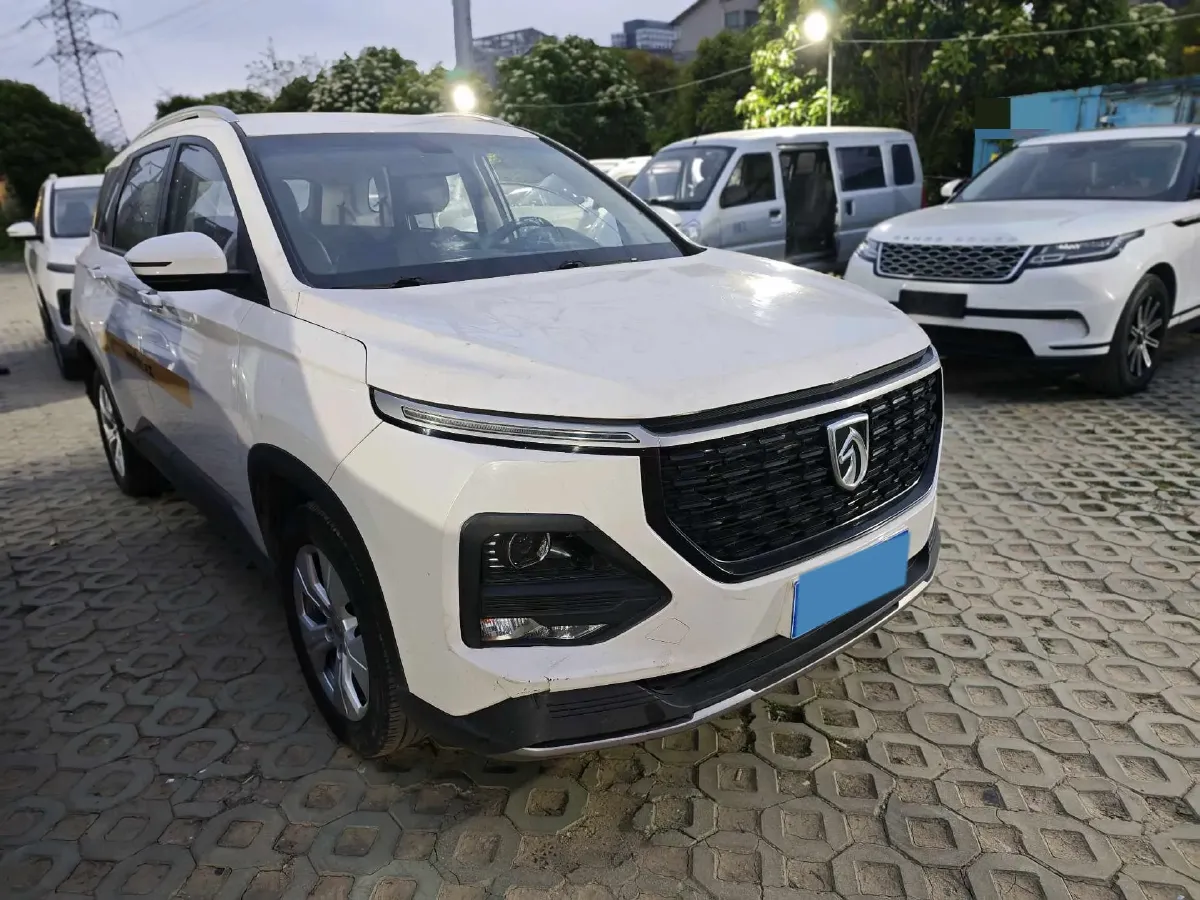 2020 BaoJun 530 1.5T 147HP L4 6MT,autocango,china used car exporter,china ev exporter,chinese used car exporter,chinese used ev exporter