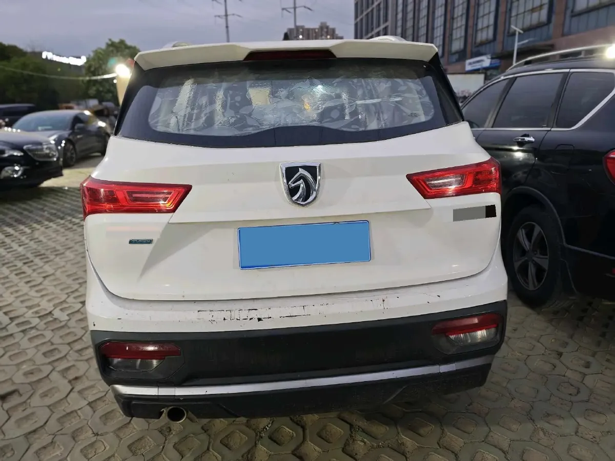 2020 BaoJun 530 1.5T 147HP L4 6MT,autocango,china used car exporter,china ev exporter,chinese used car exporter,chinese used ev exporter