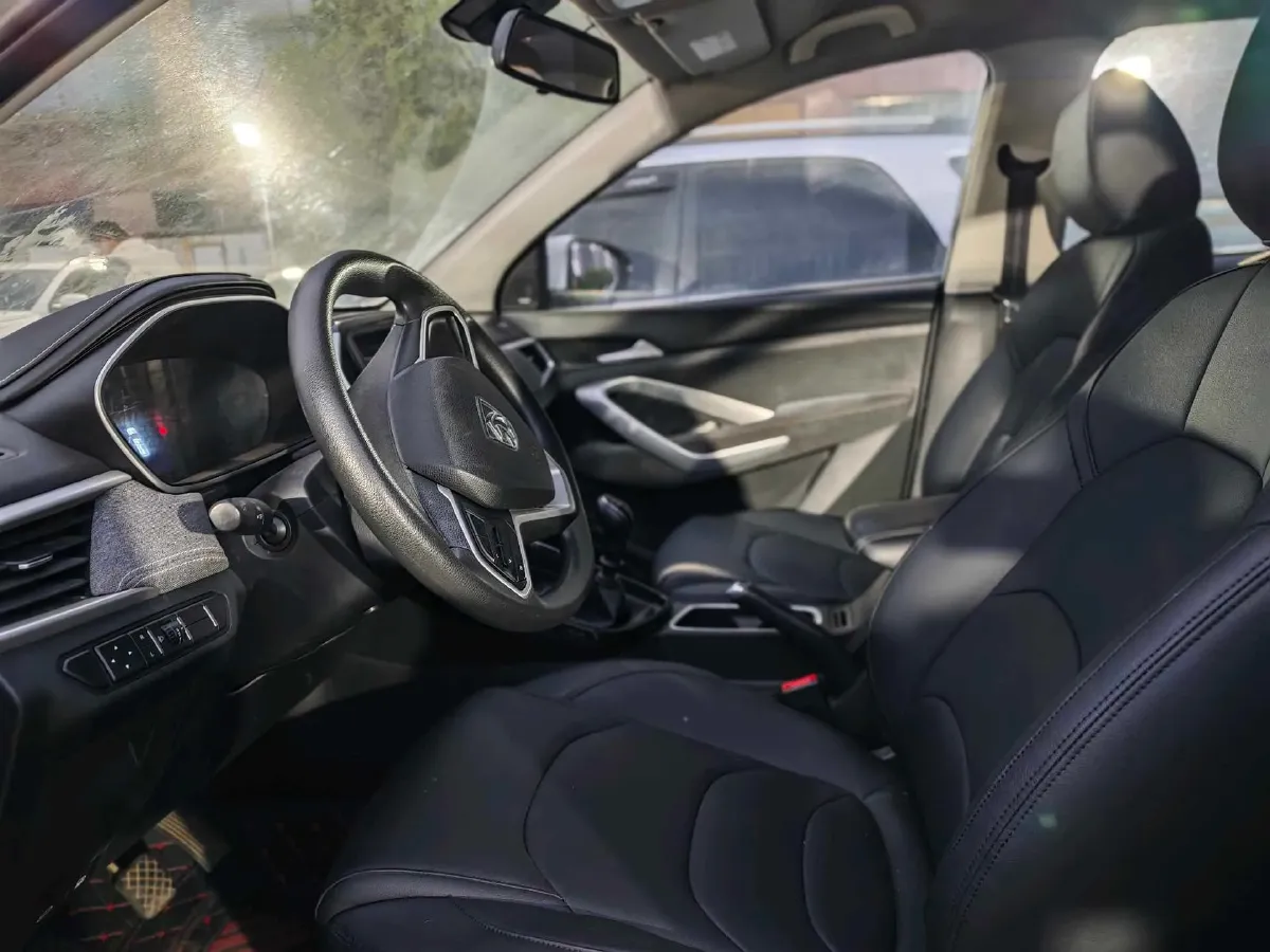 2020 BaoJun 530 1.5T 147HP L4 6MT,autocango,china used car exporter,china ev exporter,chinese used car exporter,chinese used ev exporter