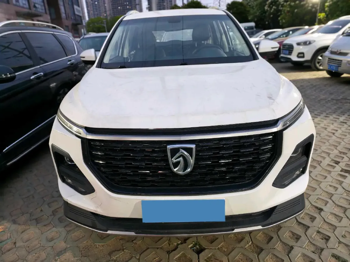 2020 BaoJun 530 1.5T 147HP L4 6MT,autocango,china used car exporter,china ev exporter,chinese used car exporter,chinese used ev exporter