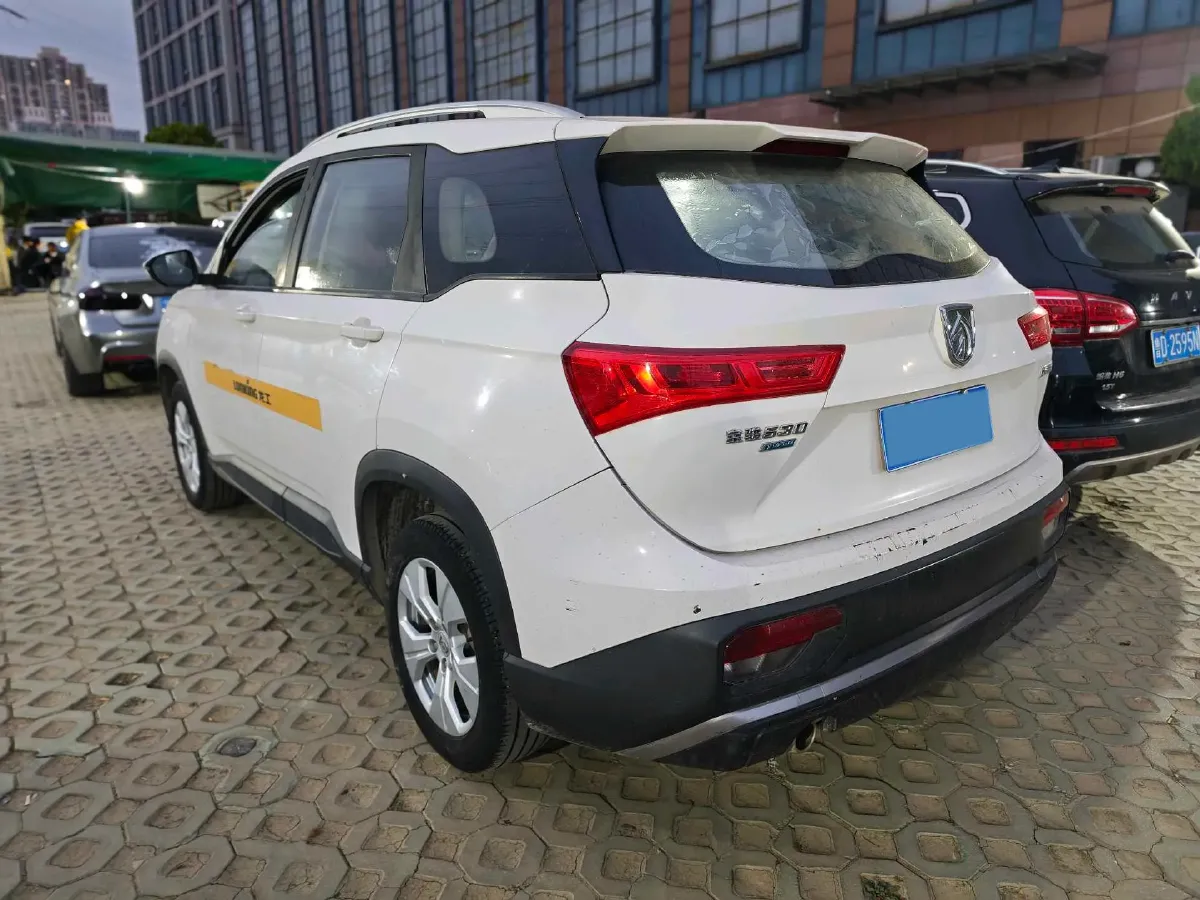 2020 BaoJun 530 1.5T 147HP L4 6MT,autocango,china used car exporter,china ev exporter,chinese used car exporter,chinese used ev exporter