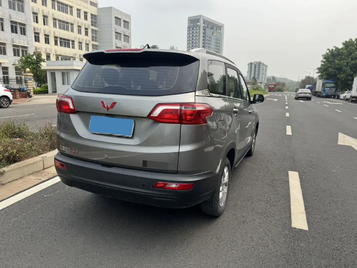 2019 WuLing HongGuang S3 1.5L 99HP L4 6MT,autocango,china used car exporter,china ev exporter,chinese used car exporter,chinese used ev exporter