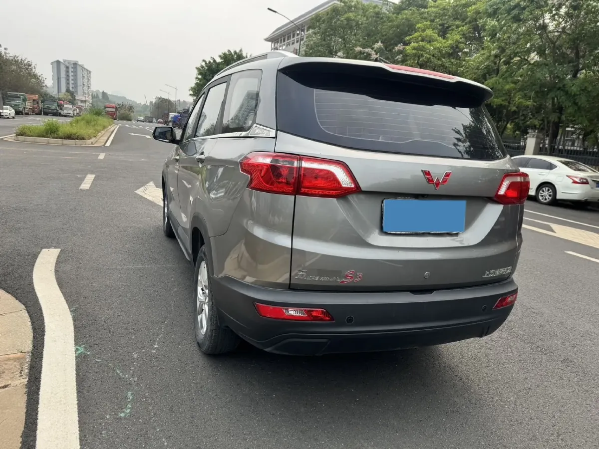 2019 WuLing HongGuang S3 1.5L 99HP L4 6MT,autocango,china used car exporter,china ev exporter,chinese used car exporter,chinese used ev exporter