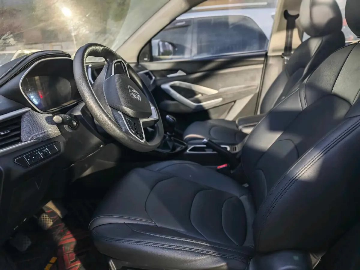 2020 BaoJun 530 1.5T 147HP L4 6MT,autocango,china used car exporter,china ev exporter,chinese used car exporter,chinese used ev exporter