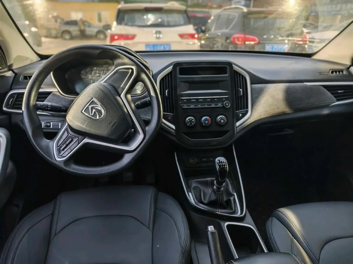 2020 BaoJun 530 1.5T 147HP L4 6MT,autocango,china used car exporter,china ev exporter,chinese used car exporter,chinese used ev exporter