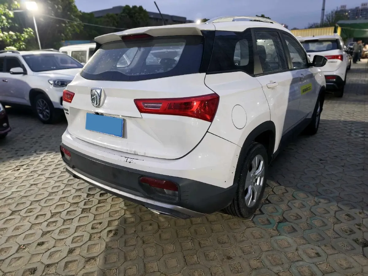 2020 BaoJun 530 1.5T 147HP L4 6MT,autocango,china used car exporter,china ev exporter,chinese used car exporter,chinese used ev exporter