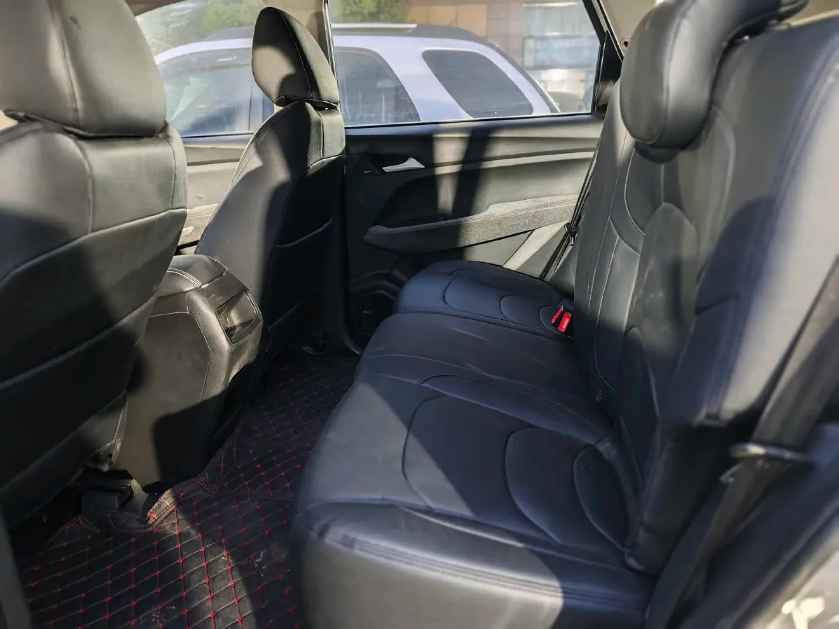 2020 BaoJun 530 1.5T 147HP L4 6MT,autocango,china used car exporter,china ev exporter,chinese used car exporter,chinese used ev exporter