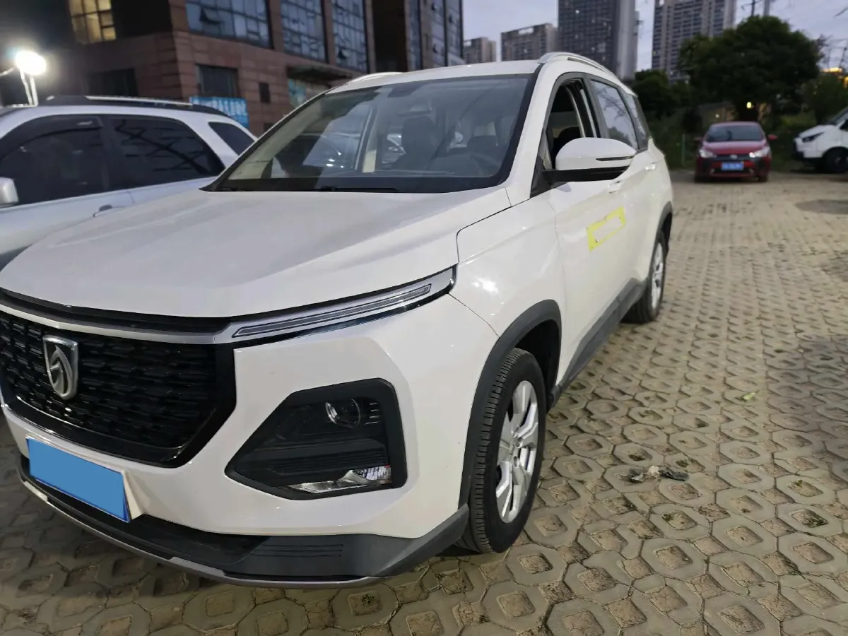 2020 BaoJun 530 1.5T 147HP L4 6MT,autocango,china used car exporter,china ev exporter,chinese used car exporter,chinese used ev exporter