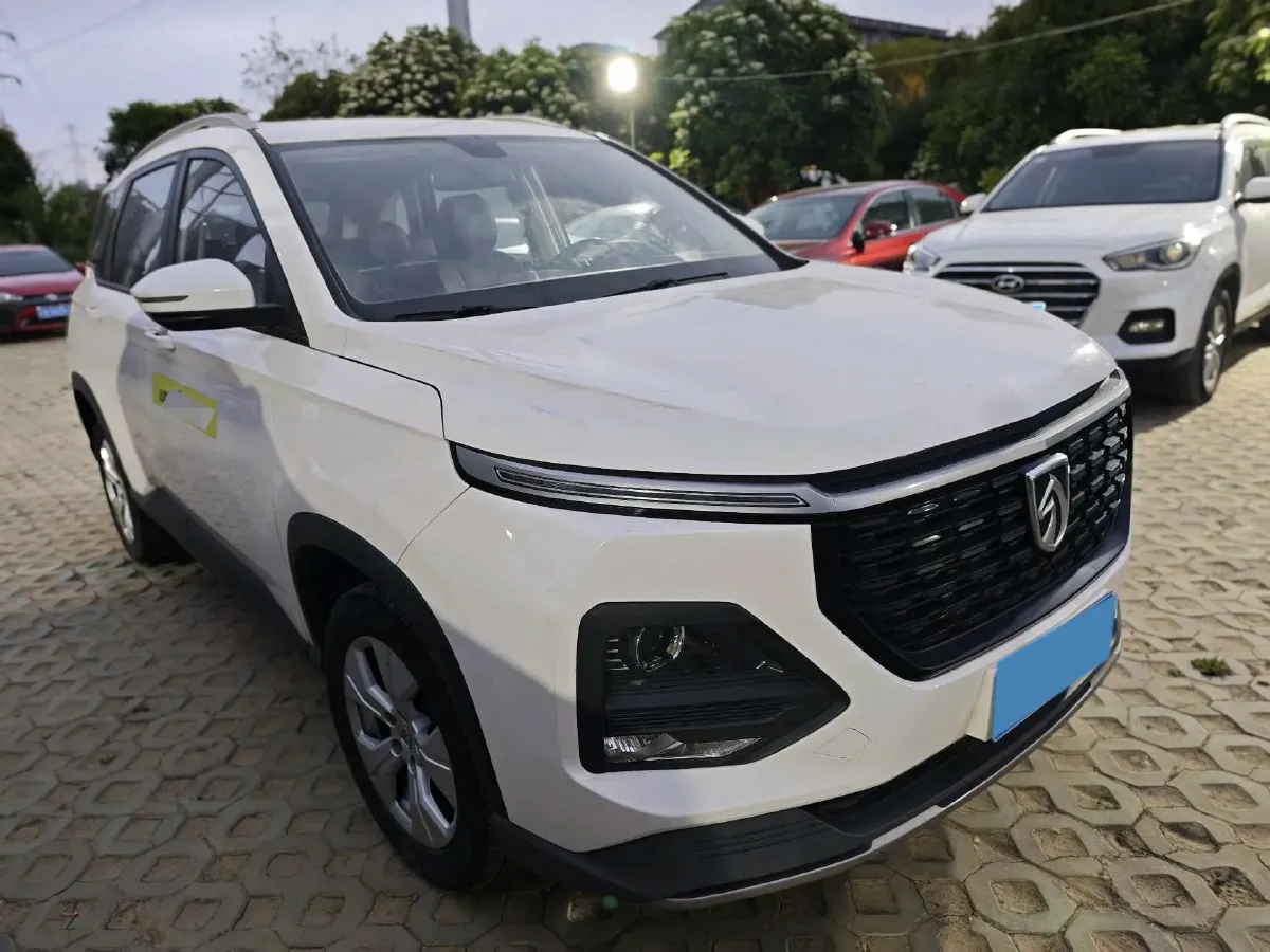 2020 BaoJun 530 1.5T 147HP L4 6MT,autocango,china used car exporter,china ev exporter,chinese used car exporter,chinese used ev exporter