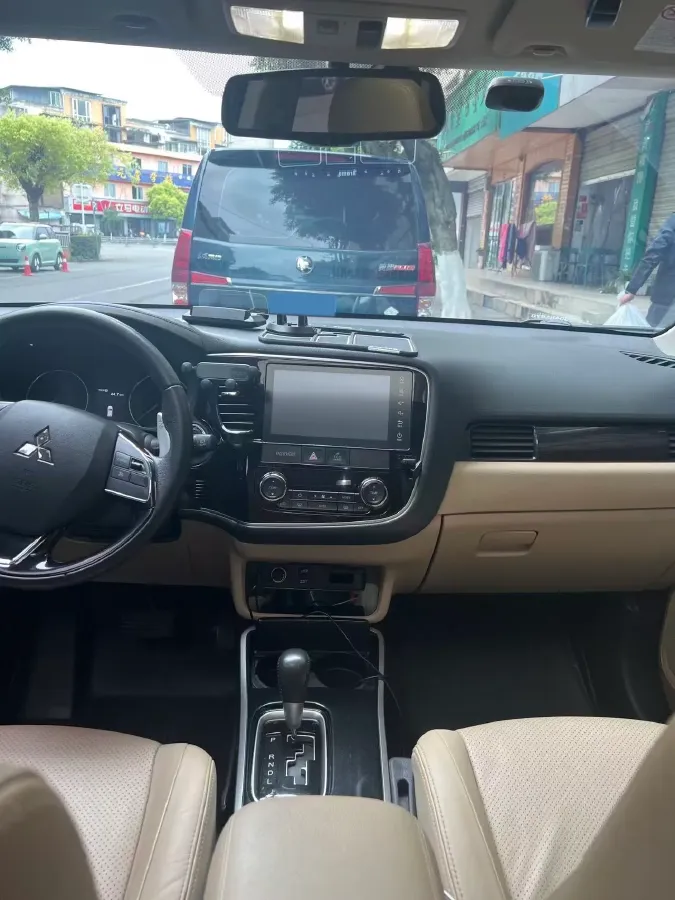 2018 Mitsubishi Outlander 2.4L 192HP L4 CVT,autocango,china used car exporter,china ev exporter,chinese used car exporter,chinese used ev exporter