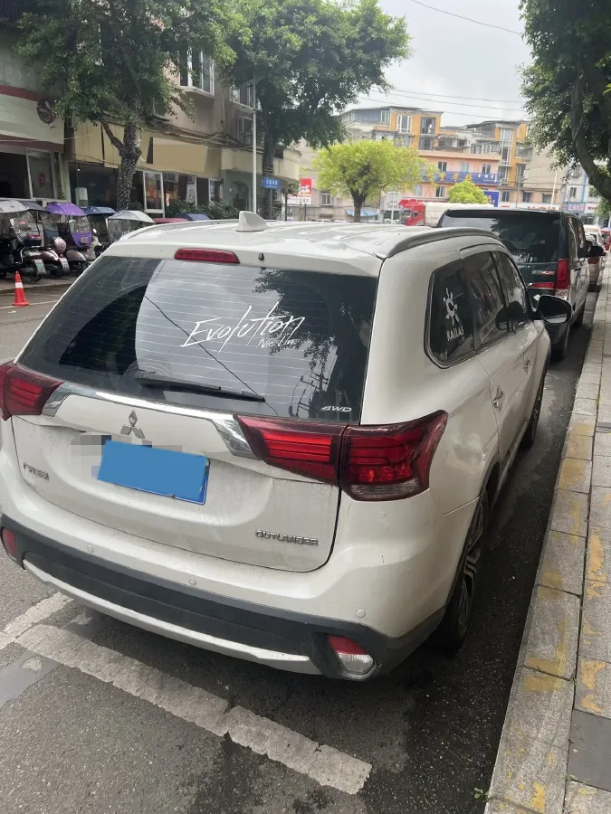 2018 Mitsubishi Outlander 2.4L 192HP L4 CVT,autocango,china used car exporter,china ev exporter,chinese used car exporter,chinese used ev exporter