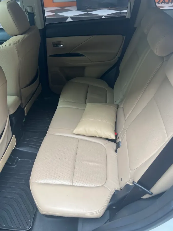 2018 Mitsubishi Outlander 2.4L 192HP L4 CVT,autocango,china used car exporter,china ev exporter,chinese used car exporter,chinese used ev exporter