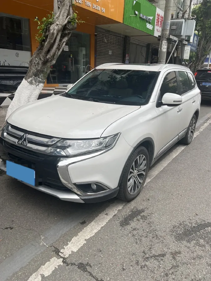 2018 Mitsubishi Outlander 2.4L 192HP L4 CVT,autocango,china used car exporter,china ev exporter,chinese used car exporter,chinese used ev exporter