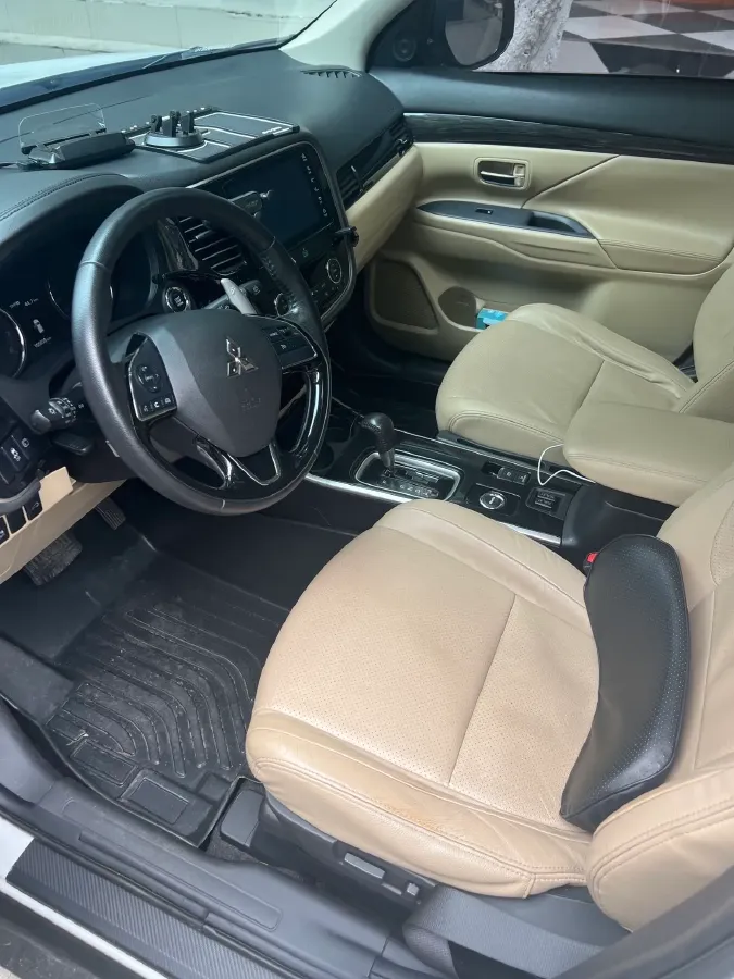 2018 Mitsubishi Outlander 2.4L 192HP L4 CVT,autocango,china used car exporter,china ev exporter,chinese used car exporter,chinese used ev exporter