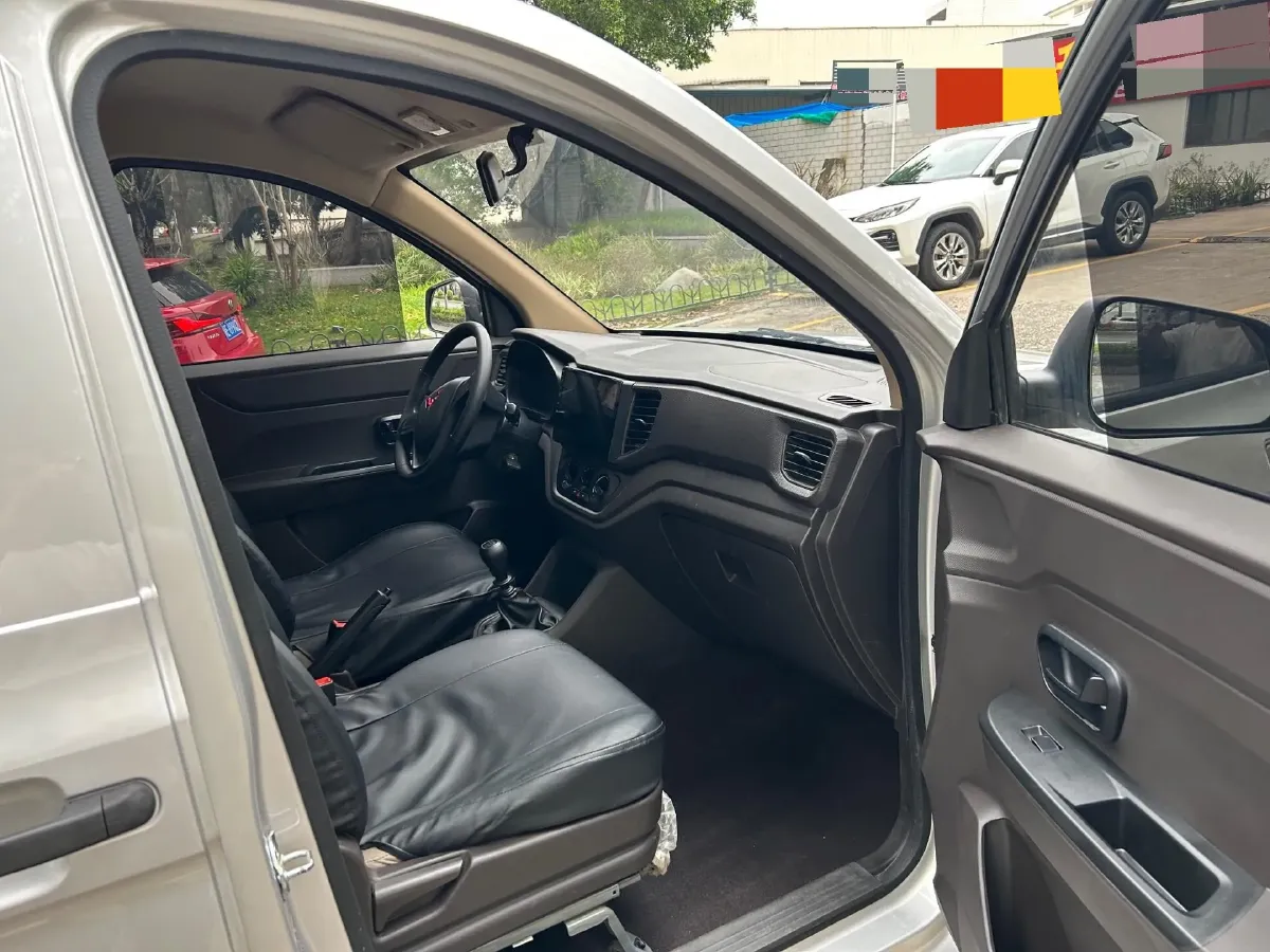 2021 WuLing HongGuang V 1.5L 99HP L4 6MT,autocango,china used car exporter,china ev exporter,chinese used car exporter,chinese used ev exporter