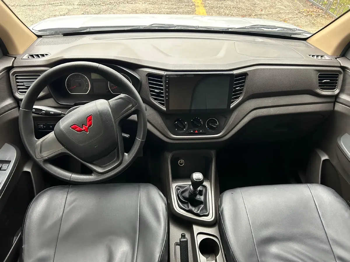 2021 WuLing HongGuang V 1.5L 99HP L4 6MT,autocango,china used car exporter,china ev exporter,chinese used car exporter,chinese used ev exporter