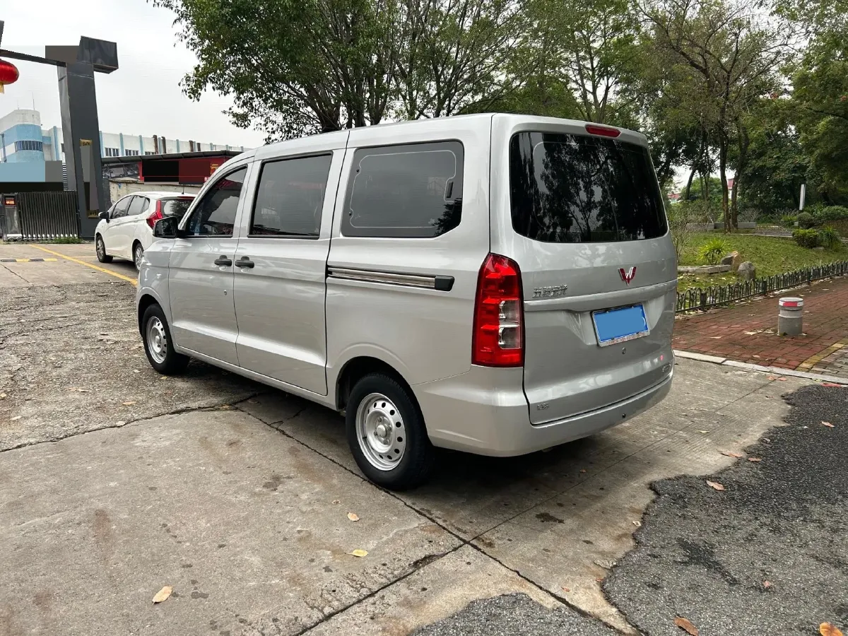 2021 WuLing HongGuang V 1.5L 99HP L4 6MT,autocango,china used car exporter,china ev exporter,chinese used car exporter,chinese used ev exporter