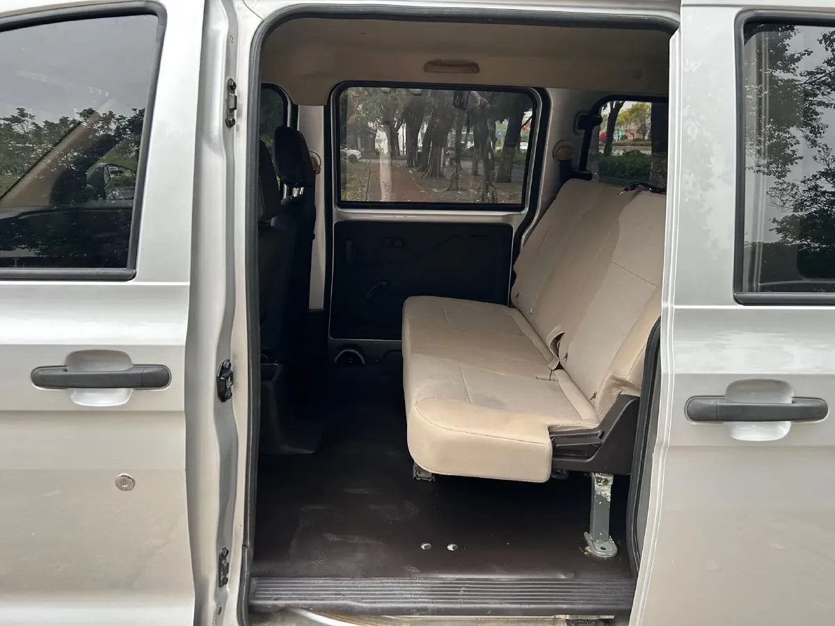 2021 WuLing HongGuang V 1.5L 99HP L4 6MT,autocango,china used car exporter,china ev exporter,chinese used car exporter,chinese used ev exporter