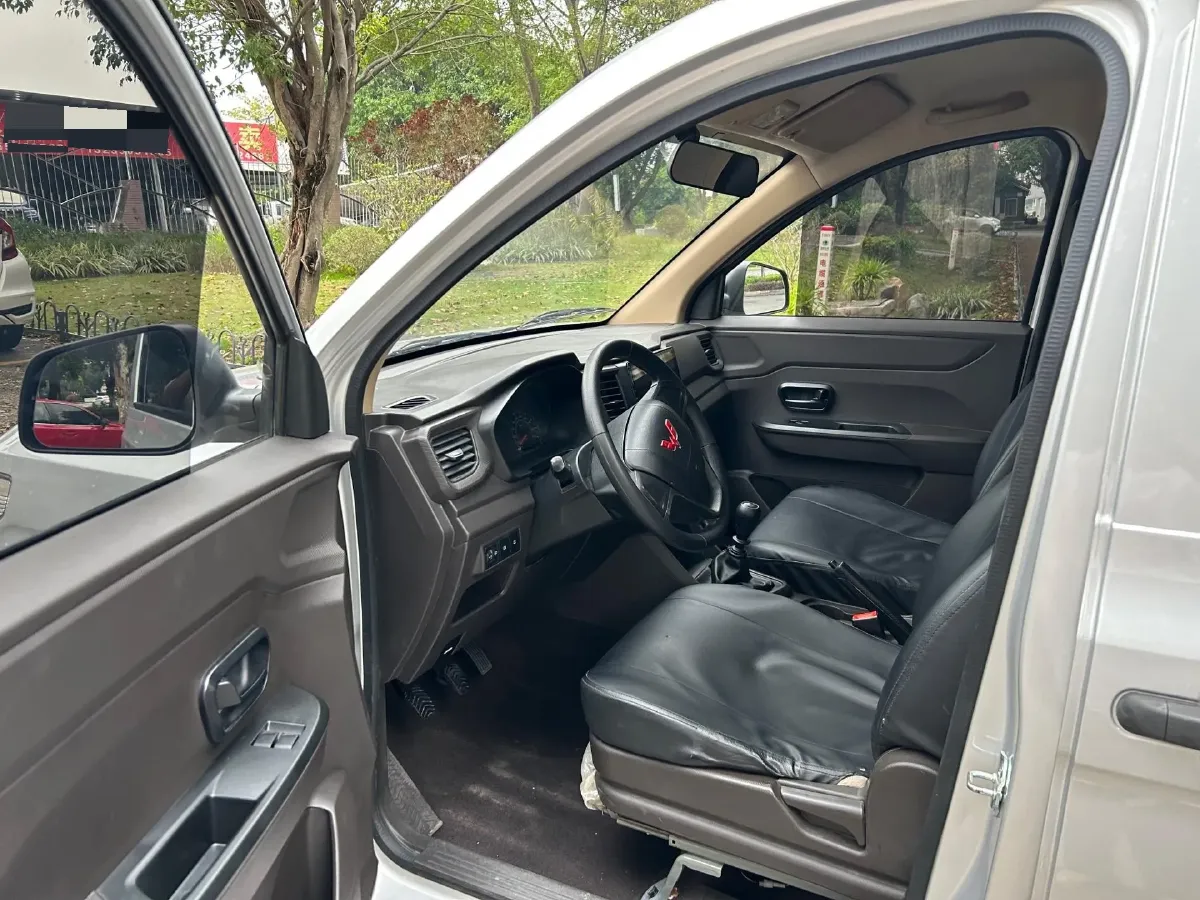 2021 WuLing HongGuang V 1.5L 99HP L4 6MT,autocango,china used car exporter,china ev exporter,chinese used car exporter,chinese used ev exporter